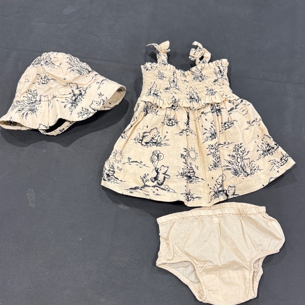 GAP Cream and Black Kids Hat Set